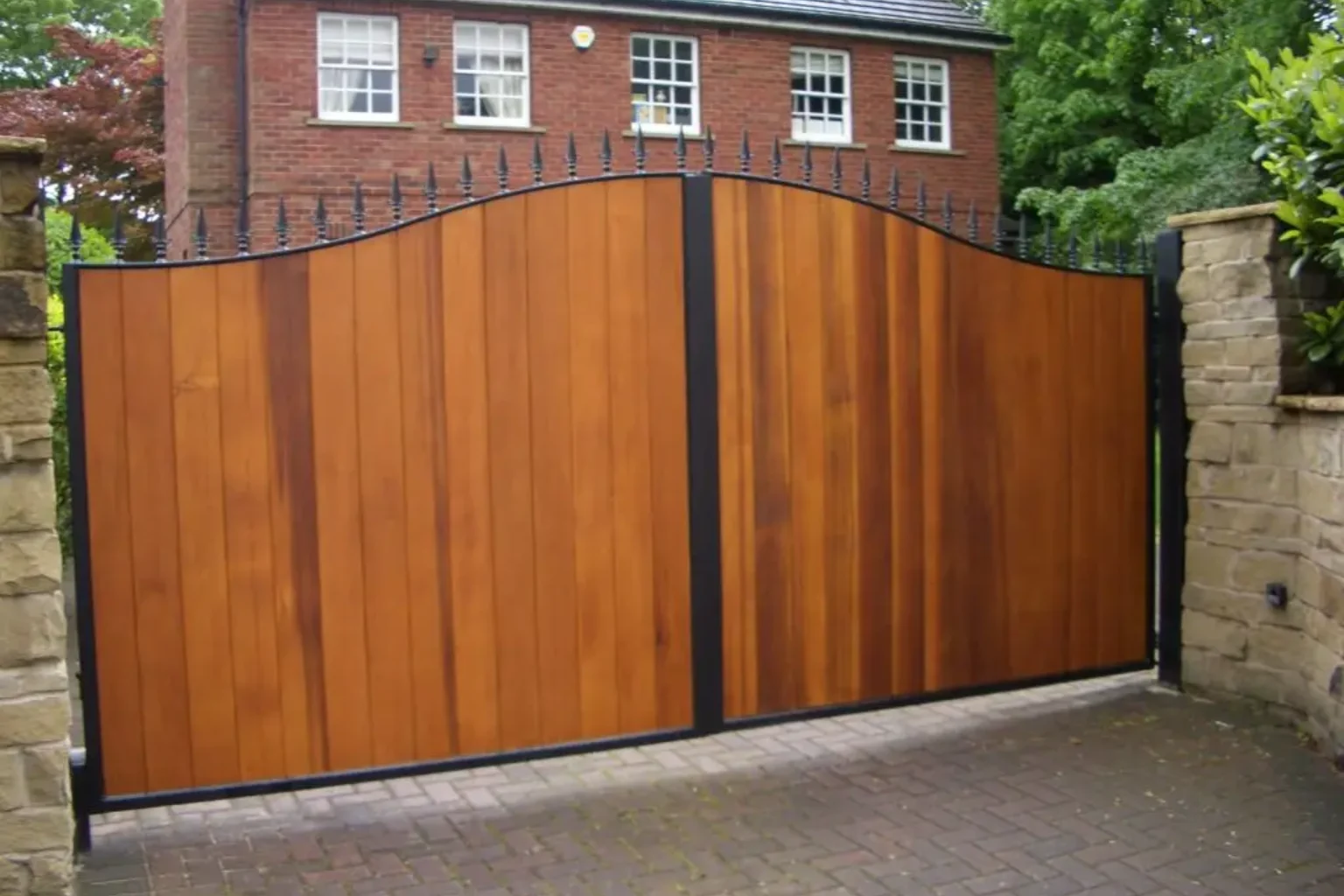Low maintenance driveway gates